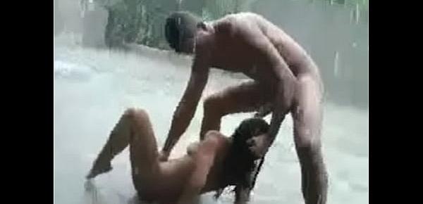  Sex in rain Birjesh ne kri apni bhen ki chudai